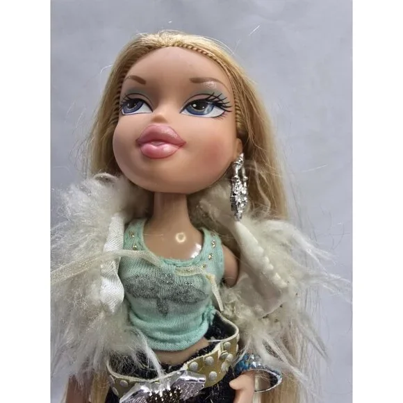Bratz Talking Cloe Fashion Doll With Base- Base Issues- Read Description - Picture 2 of 16